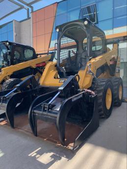 MINI CARGADOR CATERPILLAR 242D A